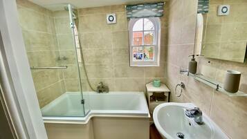 Cottage | Bathroom | Combined shower/bathtub, deep-soaking bathtub, hair dryer, towels