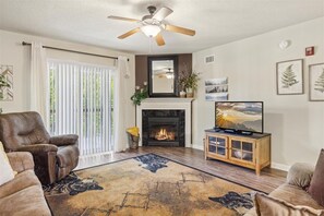 Smart TV, fireplace, DVD player