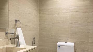 Design Apartment, 3 Bedrooms | Bathroom | Free toiletries, hair dryer, bathrobes, slippers