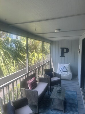 Terrace/patio - Indian Shores Townhouse, steps from the Beach with pool! (Indian Shores)