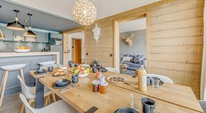 Dining - 200m from resort center, 7th floor, balcony, ski locker, 125m², Tignes (Tignes)