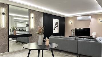 Design-Apartment, 3 Schlafzimmer | Wohnbereich | Flachbildfernseher