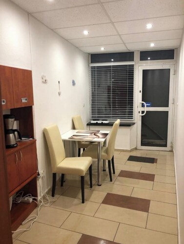 Apartment type budget/low cost, entry from the street, 150m to the beach 