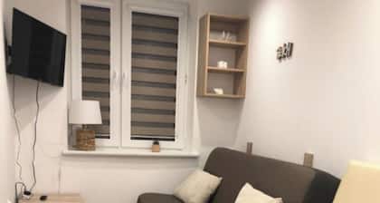 Apartment type budget/low cost, entry from the street, 150m to the beach