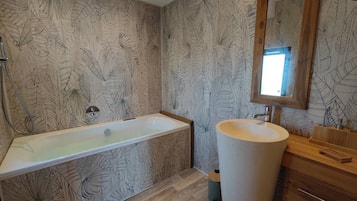 Jetted tub, hair dryer, towels, soap