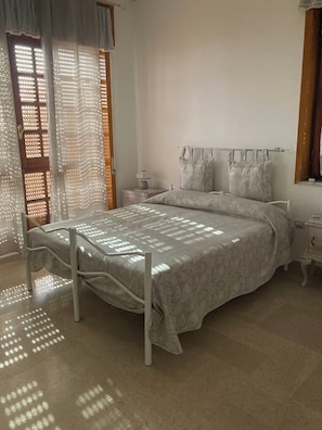 5 bedrooms, free WiFi, bed sheets