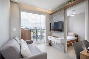 Apartamento básico | Área de estar | TV