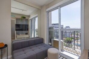Apartment | Wohnbereich | Fernseher
