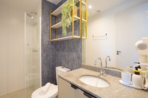Eenvoudig appartement | Badkamer | Gratis toiletartikelen