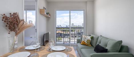 Apartamento básico | Área de estar | TV