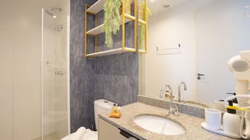 Apartment | Bathroom | Free toiletries