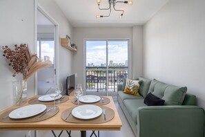 Basic Apartment | Living area | TV