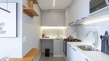 Classic-huoneisto | Yksityinen keittiö | Jääkaappi