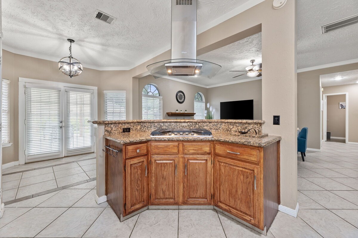 Photo 18 of Amazing Bay Escape w/ Pool - Sleeps 10, Near NASA