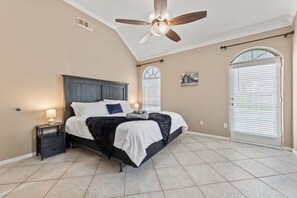 4 bedrooms, in-room safe, desk, iron/ironing board