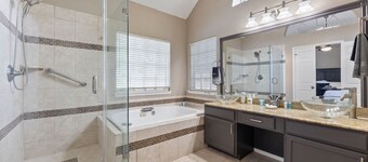 Amazing Bay Villa Near NASA with Pool & Pool Table