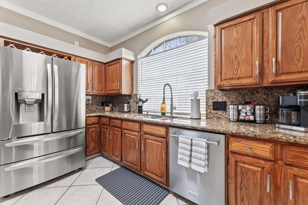 Photo 10 of Amazing Bay Escape w/ Pool - Sleeps 10, Near NASA