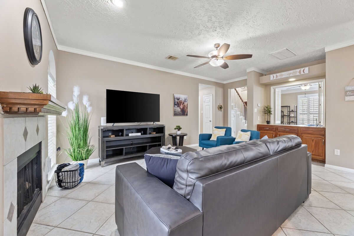 Photo 9 of Amazing Bay Escape w/ Pool - Sleeps 10, Near NASA