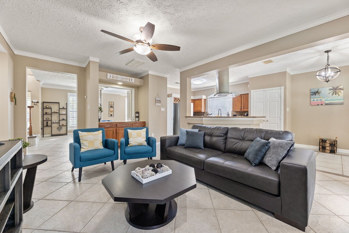 Photo 4 of Amazing Bay Escape w/ Pool - Sleeps 10, Near NASA