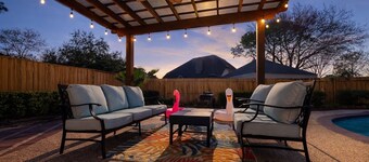 Amazing Bay Villa Near NASA with Pool & Pool Table