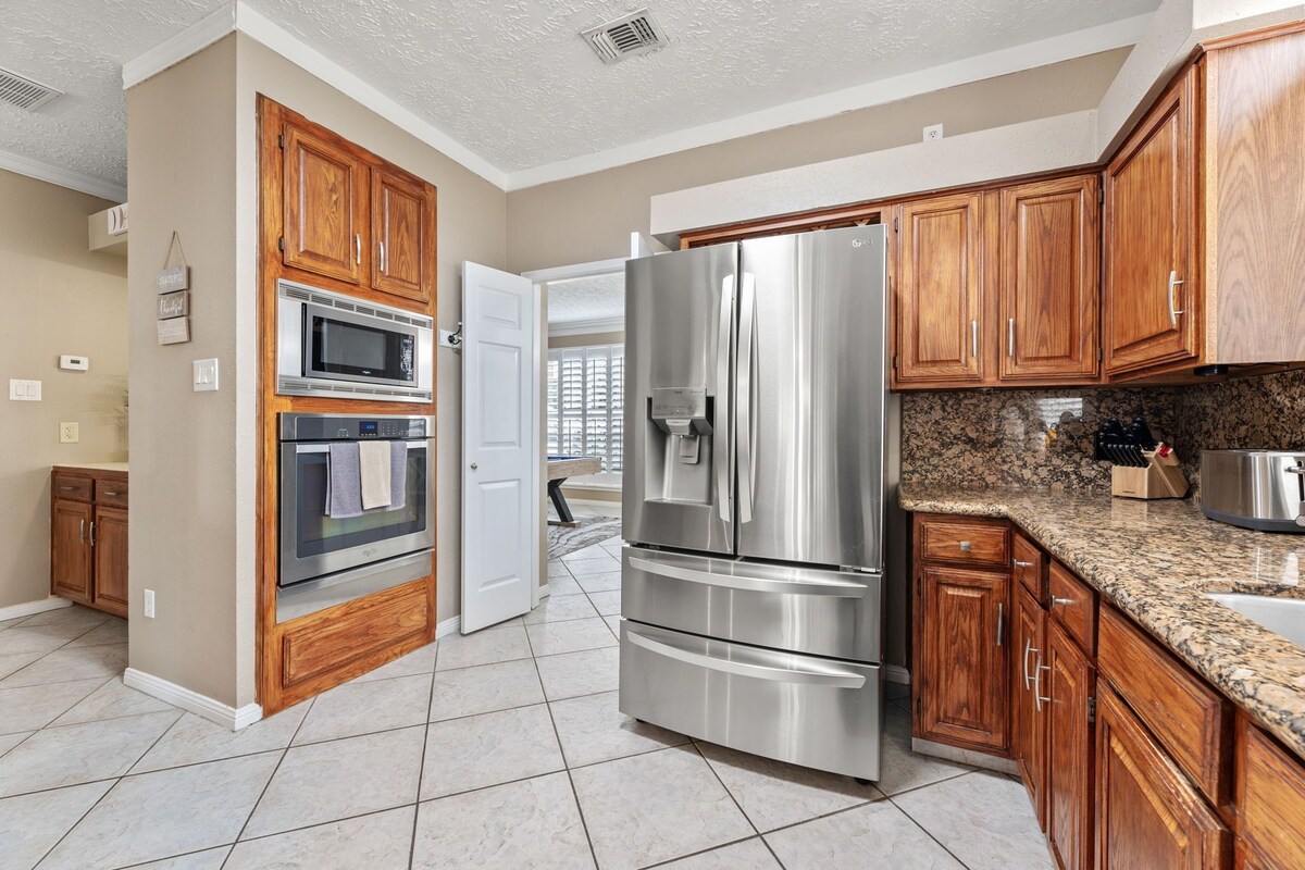 Photo 17 of Amazing Bay Escape w/ Pool - Sleeps 10, Near NASA