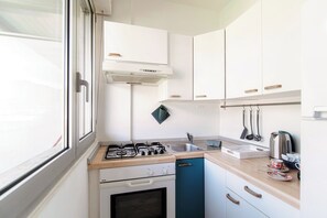 Apartment, Balcony | Private kitchen | Full-sized fridge, oven, stovetop, espresso maker