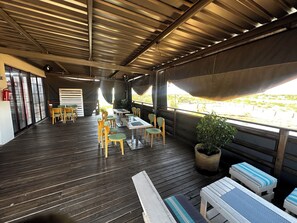 Dining room - The Far Lobe (Serule)