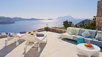 Honeymoon Duplex, 2 Bedrooms, Sea View, Executive Level | Terrace/patio