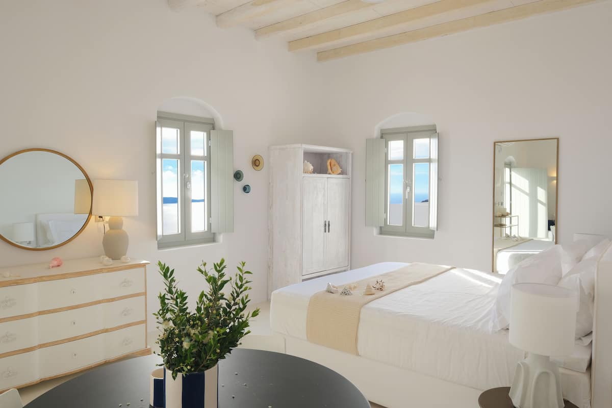 Deluxe Room, Sea View | 1 bilik tidur, peralatan tempat tidur premium, peti besi dalam bilik