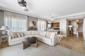 Living area - Indigo East 406 (Pensacola)