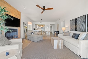 Living area - Shipwatch C202 (Pensacola)