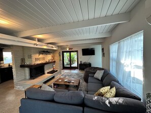 TV, computer monitors - JULY/AUG 2025 STILL AVAILABLE!!! 3 BR Canal Home in Big Pine - Private Pool/Spa! (Big Pine Key)