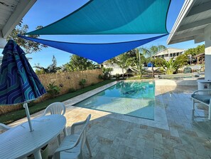 Piscina a l'aire lliure i piscina climatitzada 