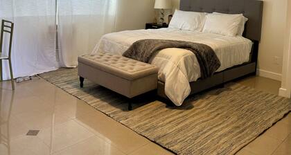 Stunning Studio located in the alluring Valley near major attractions!