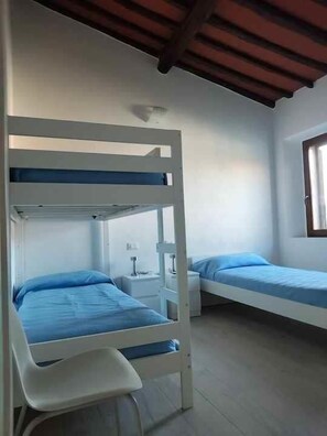 2 bedrooms, internet, bed sheets