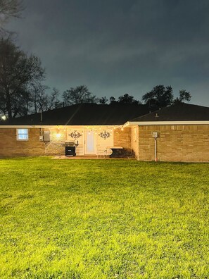 Exterior - Rustic Modern Spacious home/near Nrg, Downtown, meyerland plaza (Houston)