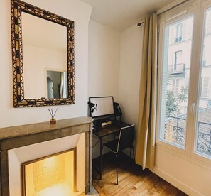 Interior - Beautiful and cozy  appartement in Paris 12 eme to rent. Totally remodeled. 
 (Paris)