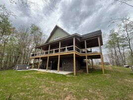 House (5 Bedrooms) | Front of property