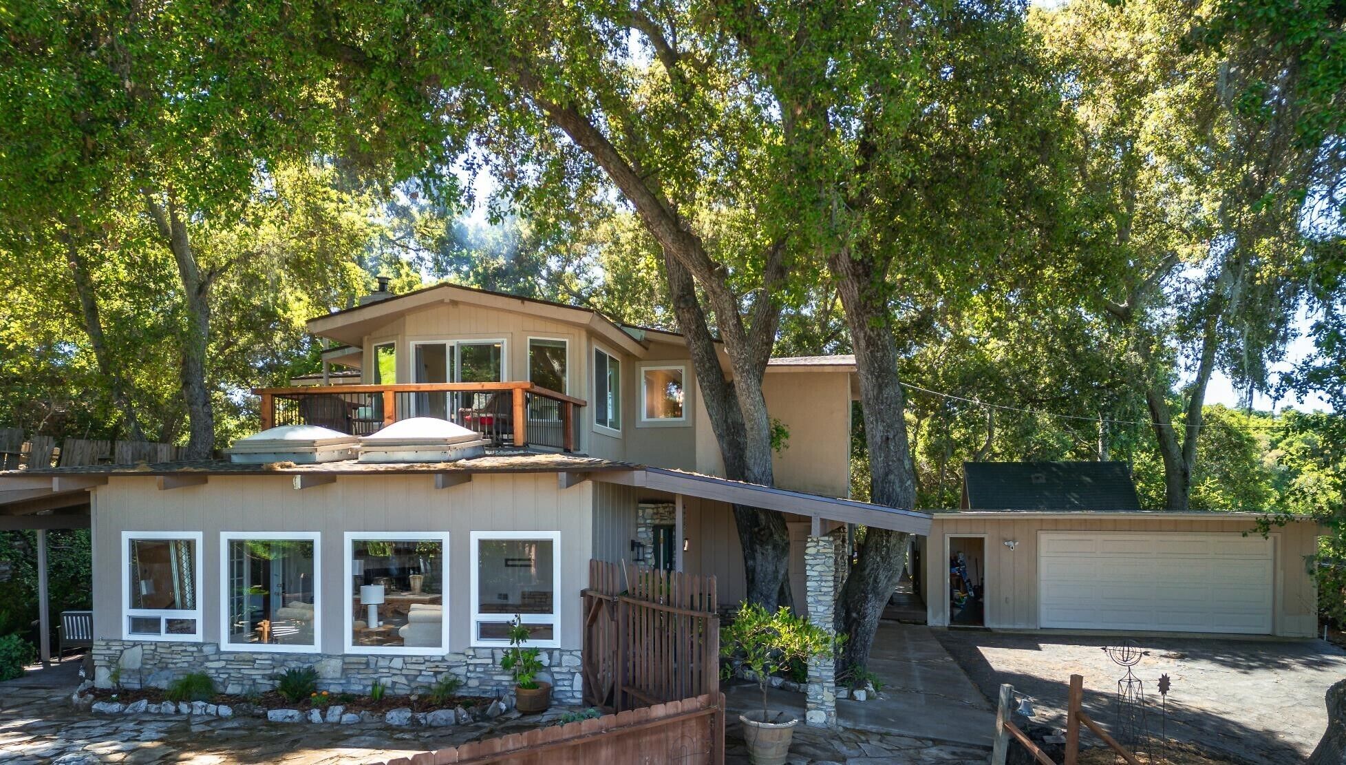 Paradise on a Hill with Hot Tub and Tree House