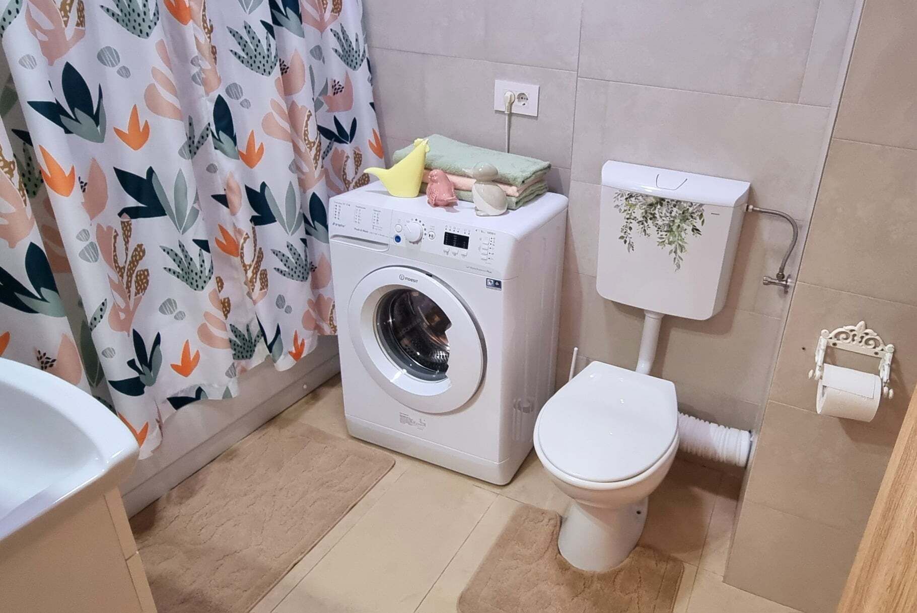 Hårføner, håndklær, såpe og toalettpapir