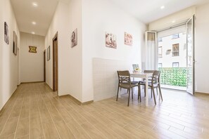 Interior - Domus Romeo - Two Bedroom Apartment, Sleeps 4 (Naples)