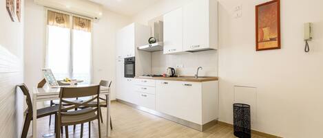 Kühlschrank, Mikrowelle