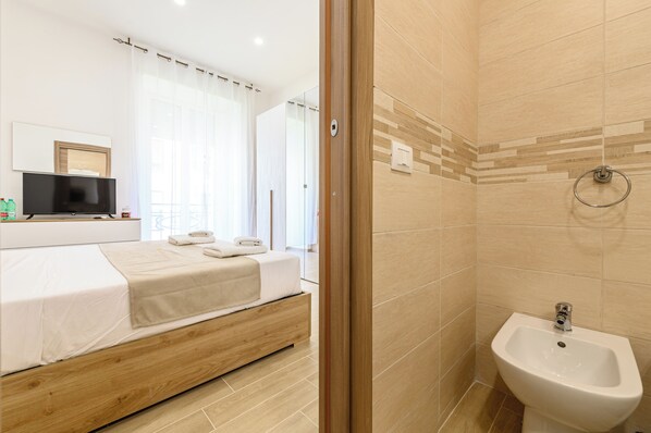 1 soverom, strykejern/-brett, wi-fi (inkludert) og sengetøy