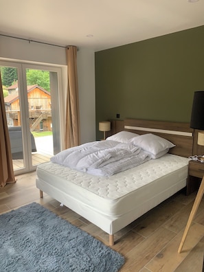 6 chambres, fer et planche à repasser, Wi-Fi, draps fournis