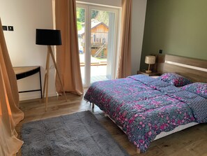6 habitaciones, tabla de planchar con plancha, wifi y ropa de cama 