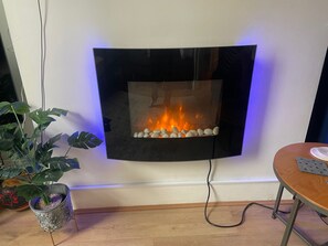 Interior - 1 Bed Victorian Flat Sleeps 4 - Garden & Patio (London)