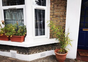 Exterior detail - 1 Bed Victorian Flat Sleeps 4 - Garden & Patio (London)