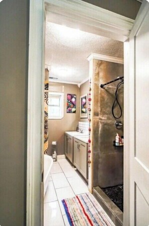 Hair dryer, towels, soap, shampoo - The Artist Abobe, 5 min from Downtown Atlanta! (Atlanta)