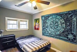 2 bedrooms, free WiFi, bed sheets - The Artist Abobe, 5 min from Downtown Atlanta! (Atlanta)