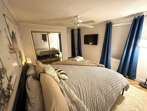 3 bedrooms, desk, iron/ironing board, free WiFi